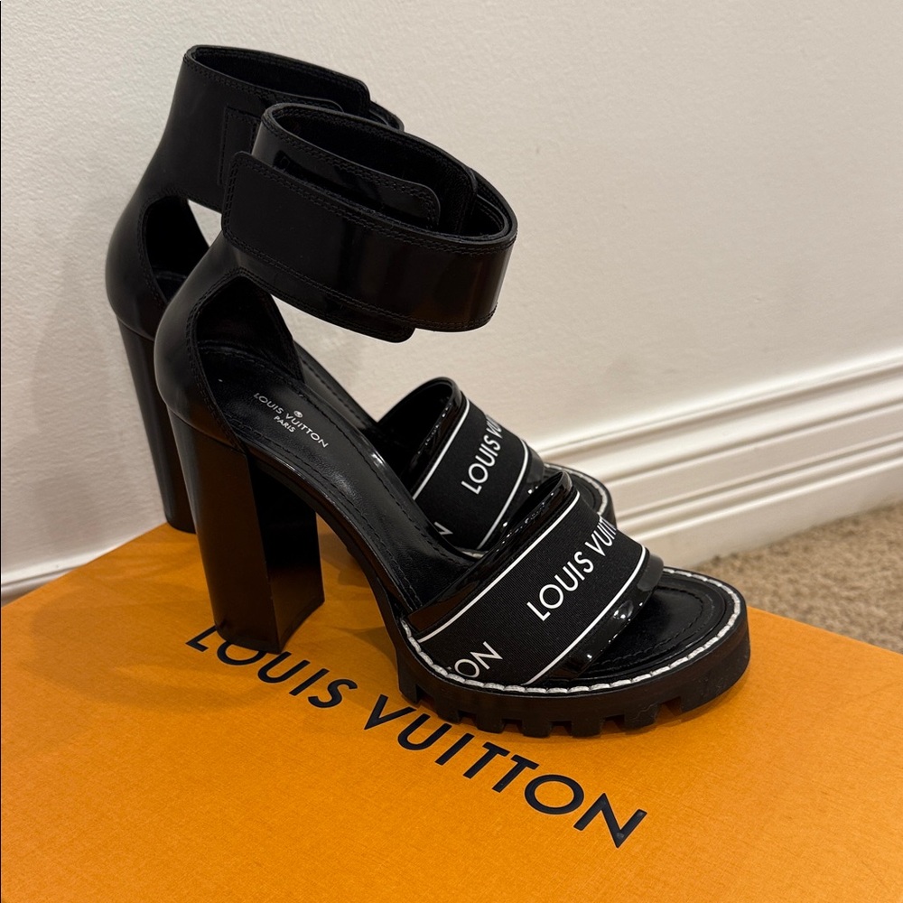 Louis Vuitton LV Logo Platform Sandals Black Patent Ankle Strap Heels EU 37 NEW